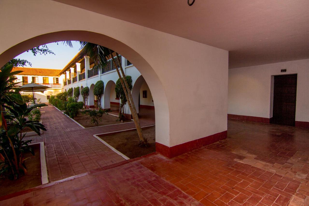 גואימאס Hotel Playa De Cortes מראה חיצוני תמונה